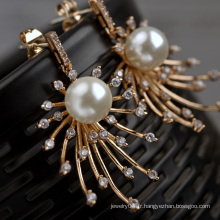 Vente en gros dans Alibaba cadeau d&#39;anniversaire plaqué or en or boucles d&#39;oreille en perles plaqué or en cuivre